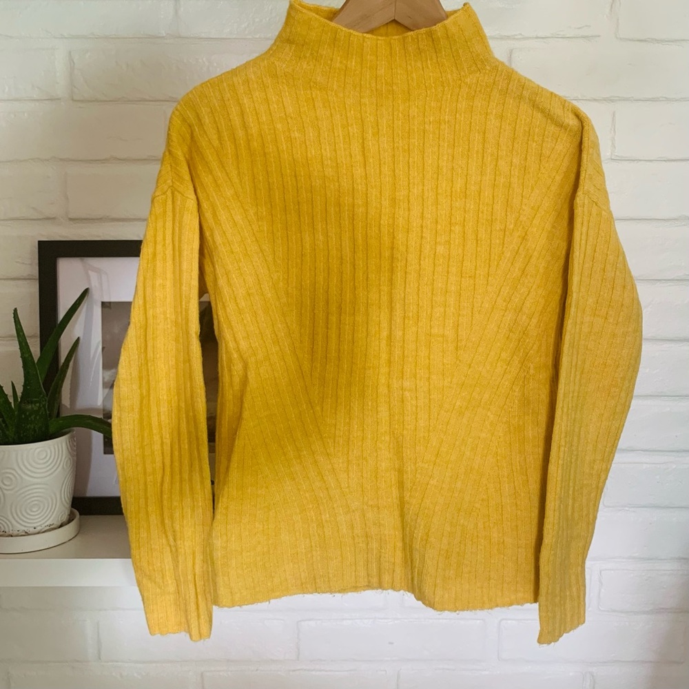 OLD NAVY YELLOW DETAILED SWEATER SZ XS